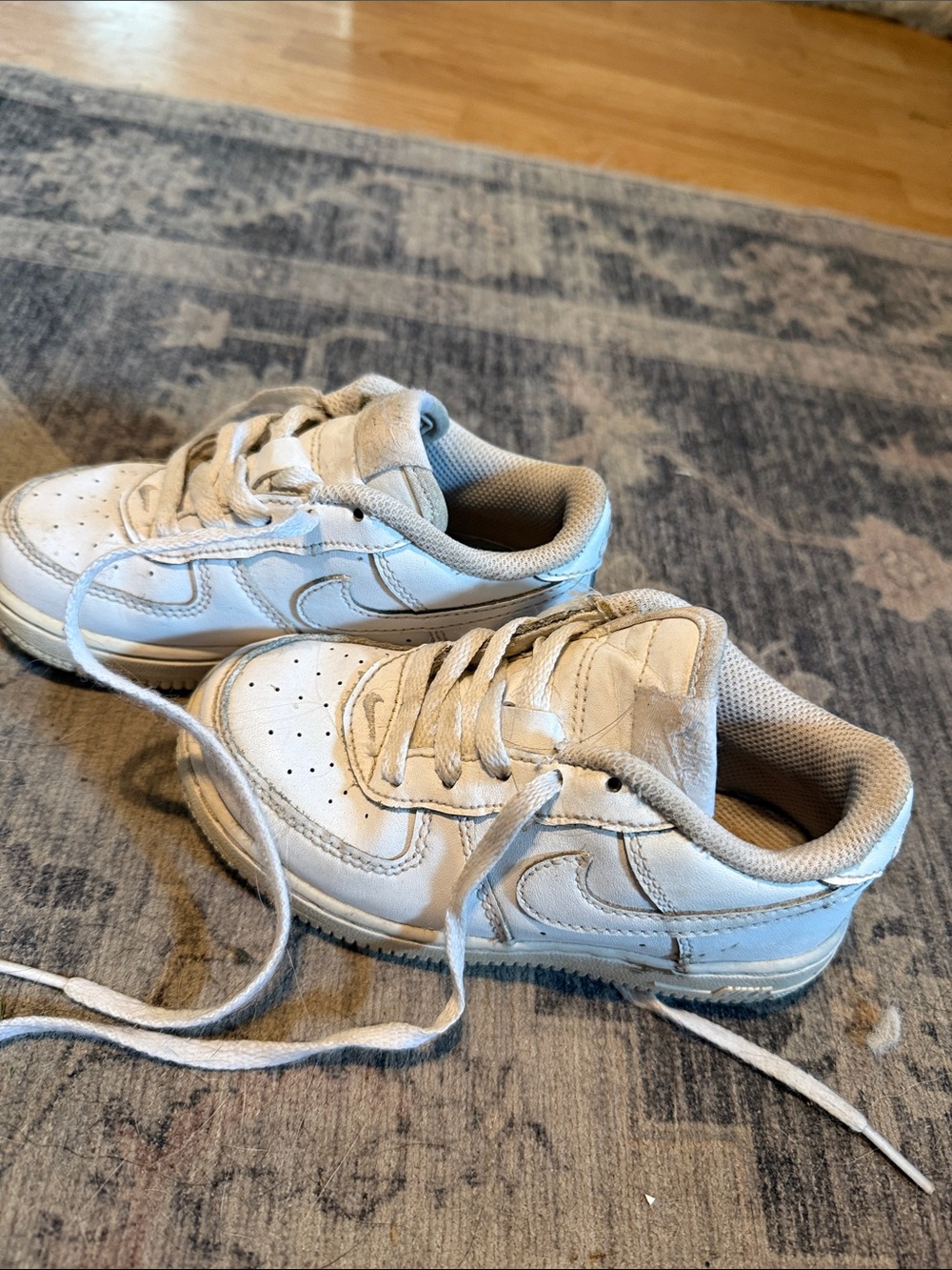 Nike White Kids Sneakers size 9c